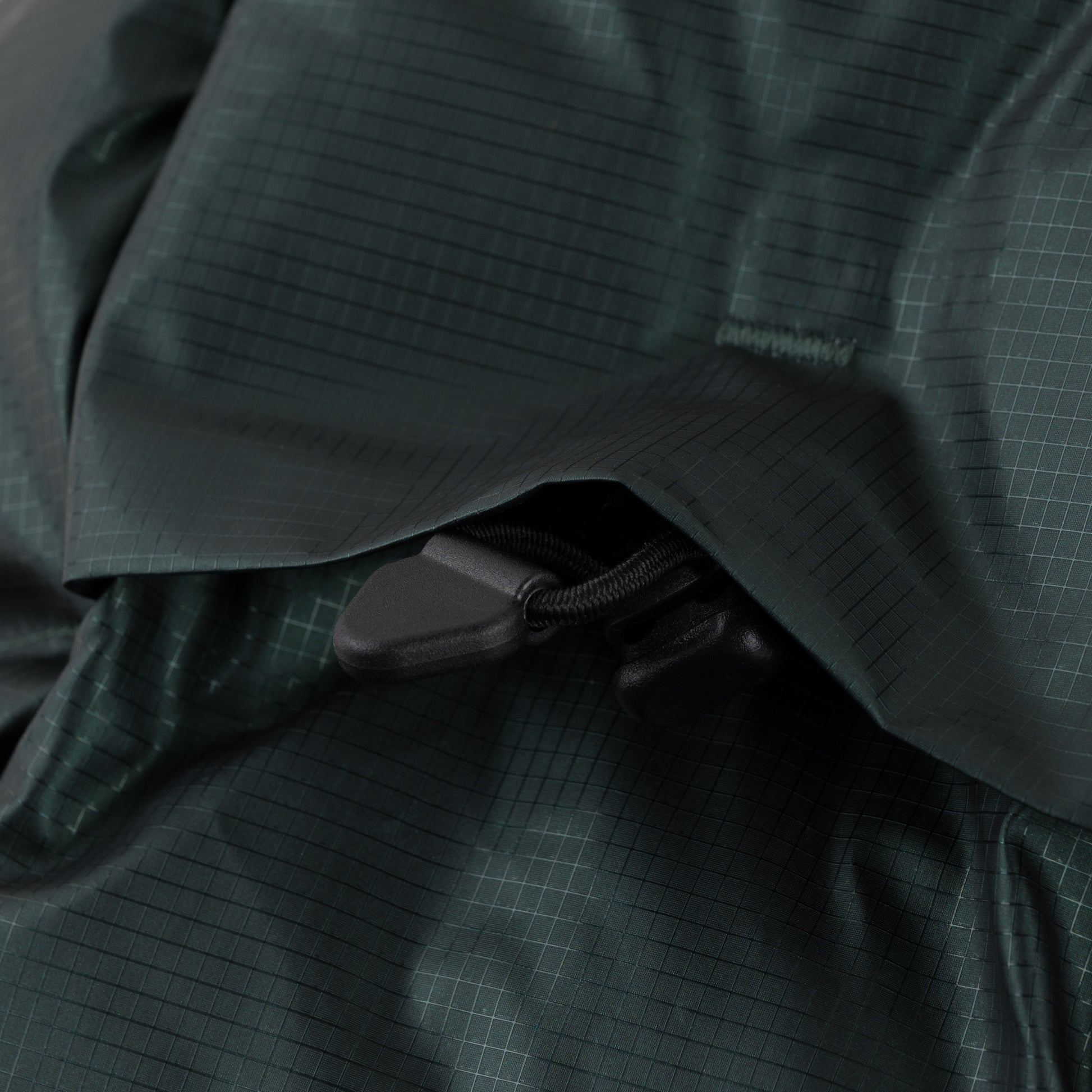 Mountain Puffy deep forest 400 fill synthetic down insulation ykk vislon zipper power skirt ykk zipper wolrd logo montreal souvenir cold temperature warm jacket winter snowboard snowboarding outerwear waterproof puffy vintage rideable puffy boarder street fashion ripstop