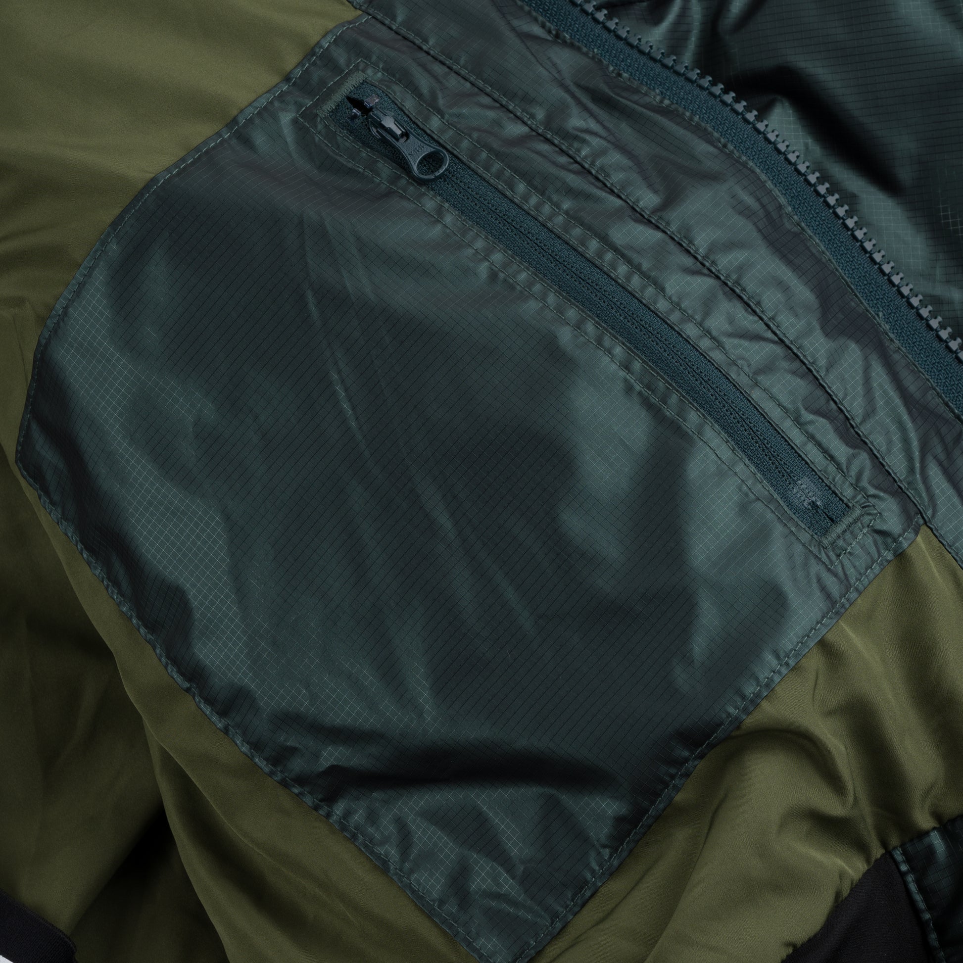 Mountain Puffy deep forest 400 fill synthetic down insulation ykk vislon zipper power skirt ykk zipper wolrd logo montreal souvenir cold temperature warm jacket winter snowboard snowboarding outerwear waterproof puffy vintage rideable puffy boarder street fashion ripstop