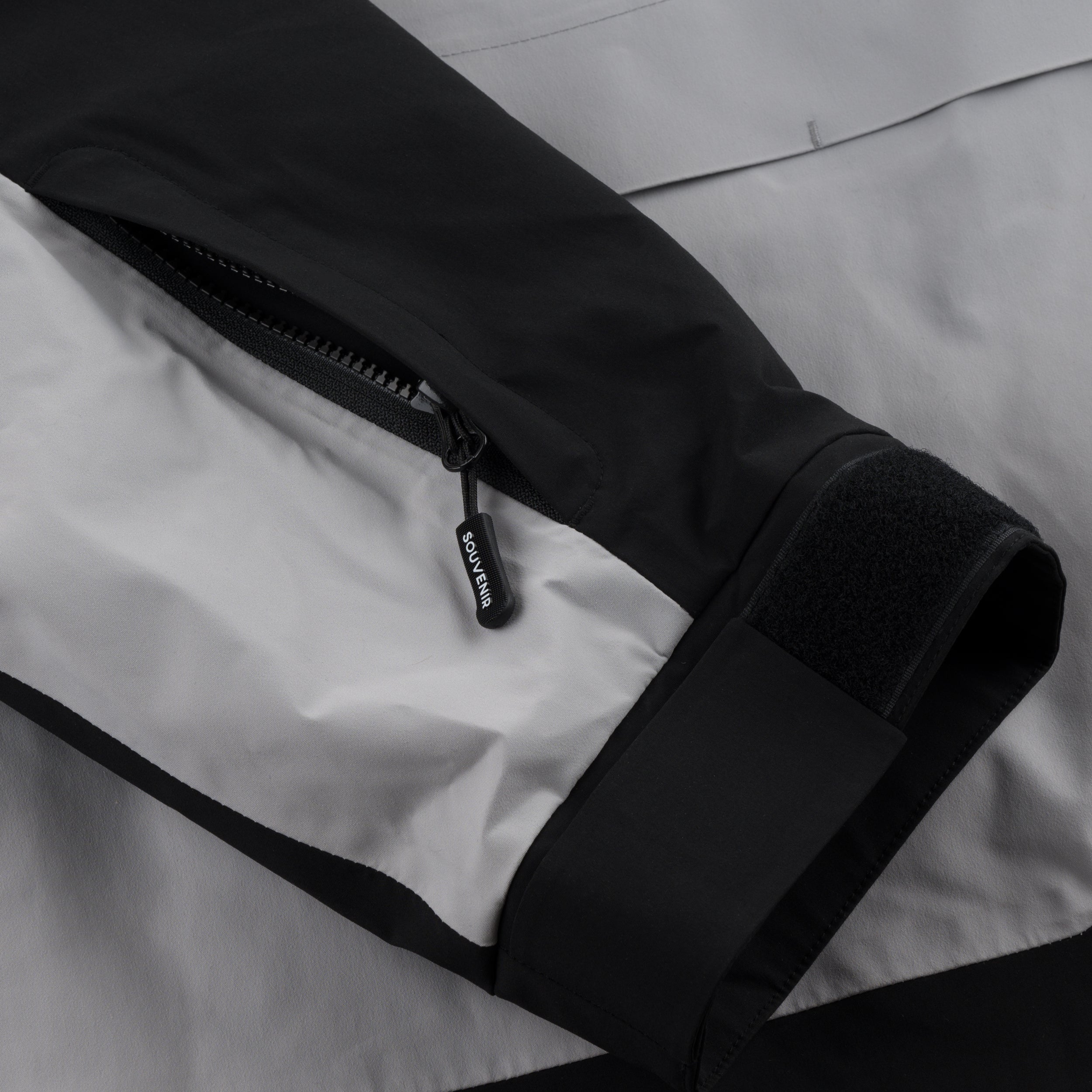 S2000 Insulated Jacket black snow snowboard insulatedwater proof winter souvenir vintage 2000's 20k fully taped seams pc free dwr ykk vislon zippers removable hood carabiner technical outerwear mountain boarder snow