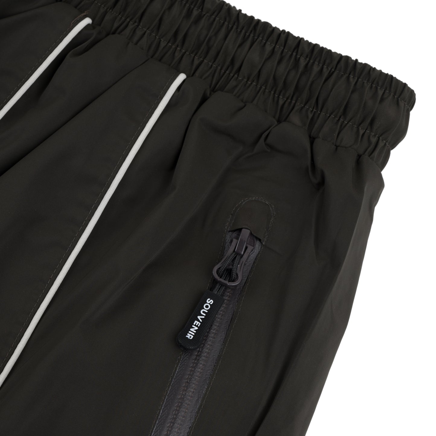 Insulated Track Pant vintage black  baggy snow pant snowboarding waterproof winter vintage technical outerwear 20k fully taped seams pfc free dwr insulated ykk waterproof zipper  adjustable elastic cuff 