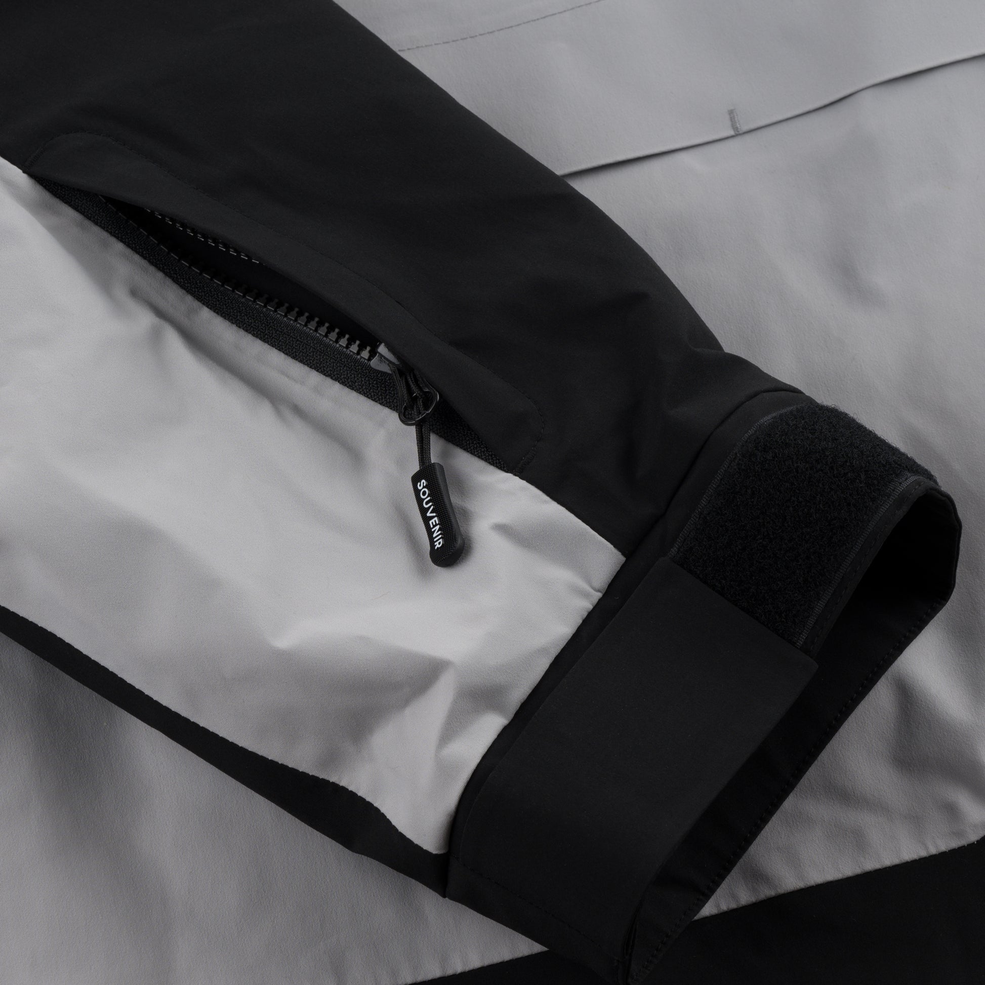 S2000 Insulated Jacket black snow snowboard insulatedwater proof winter souvenir vintage 2000's 20k fully taped seams pc free dwr ykk vislon zippers removable hood  carabiner technical outerwear mountain boarder snow 